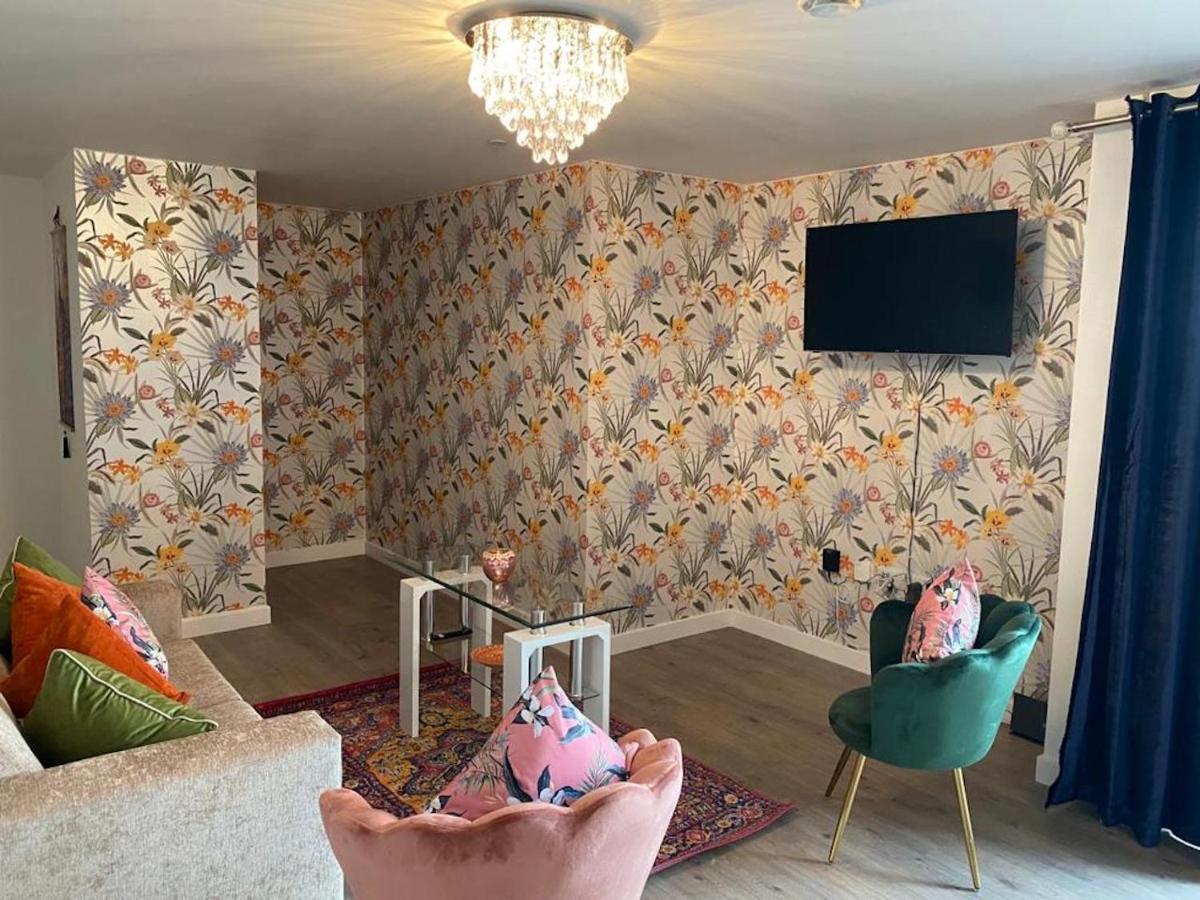Central 2 Bed Newly Built Duplex Penthouse With Free Gated, On-Site Parking, Lift Access, Self Check-In, Super Fast Wifi, Two Cathedral View Terraces & Sleeps 6 Peterborough Extérieur photo