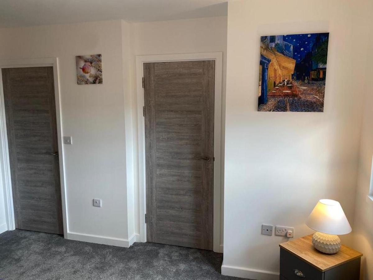 Central 2 Bed Newly Built Duplex Penthouse With Free Gated, On-Site Parking, Lift Access, Self Check-In, Super Fast Wifi, Two Cathedral View Terraces & Sleeps 6 Peterborough Extérieur photo