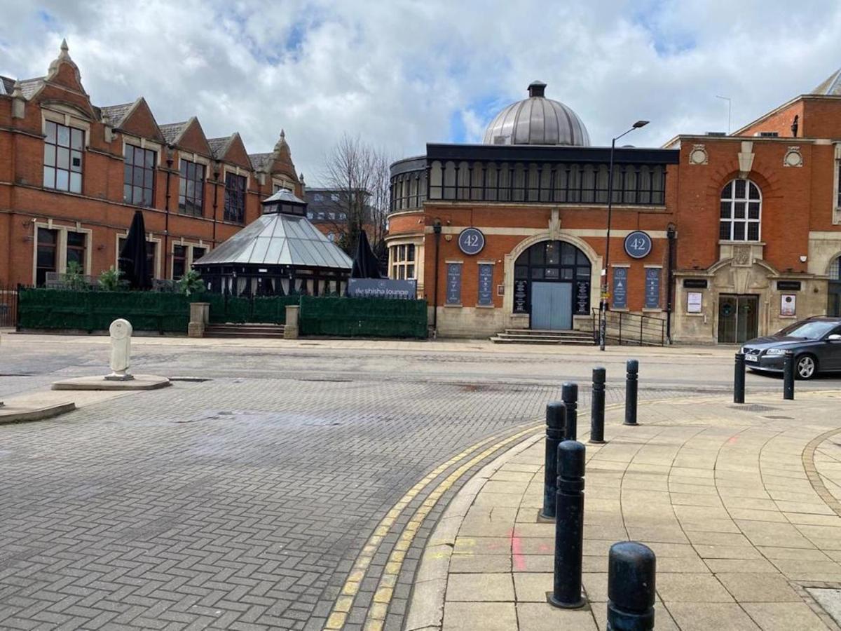 Central 2 Bed Newly Built Duplex Penthouse With Free Gated, On-Site Parking, Lift Access, Self Check-In, Super Fast Wifi, Two Cathedral View Terraces & Sleeps 6 Peterborough Extérieur photo