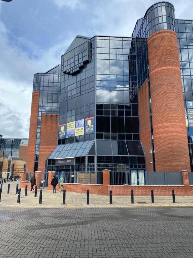 Central 2 Bed Newly Built Duplex Penthouse With Free Gated, On-Site Parking, Lift Access, Self Check-In, Super Fast Wifi, Two Cathedral View Terraces & Sleeps 6 Peterborough Extérieur photo
