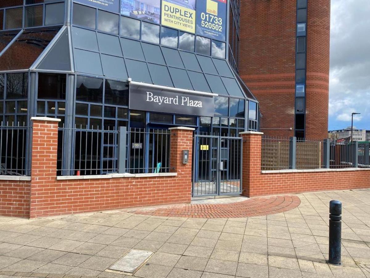 Central 2 Bed Newly Built Duplex Penthouse With Free Gated, On-Site Parking, Lift Access, Self Check-In, Super Fast Wifi, Two Cathedral View Terraces & Sleeps 6 Peterborough Extérieur photo
